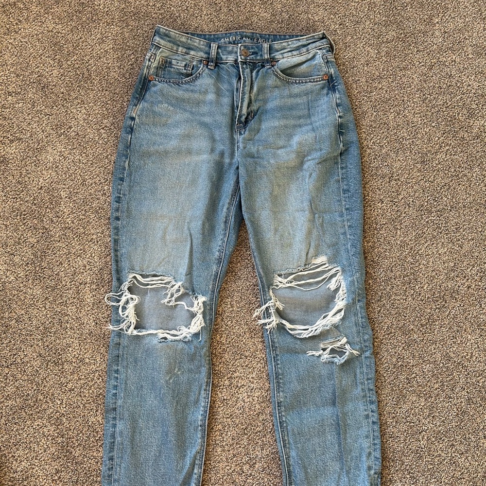 American Eagle distressed mom jeans 4 x-short